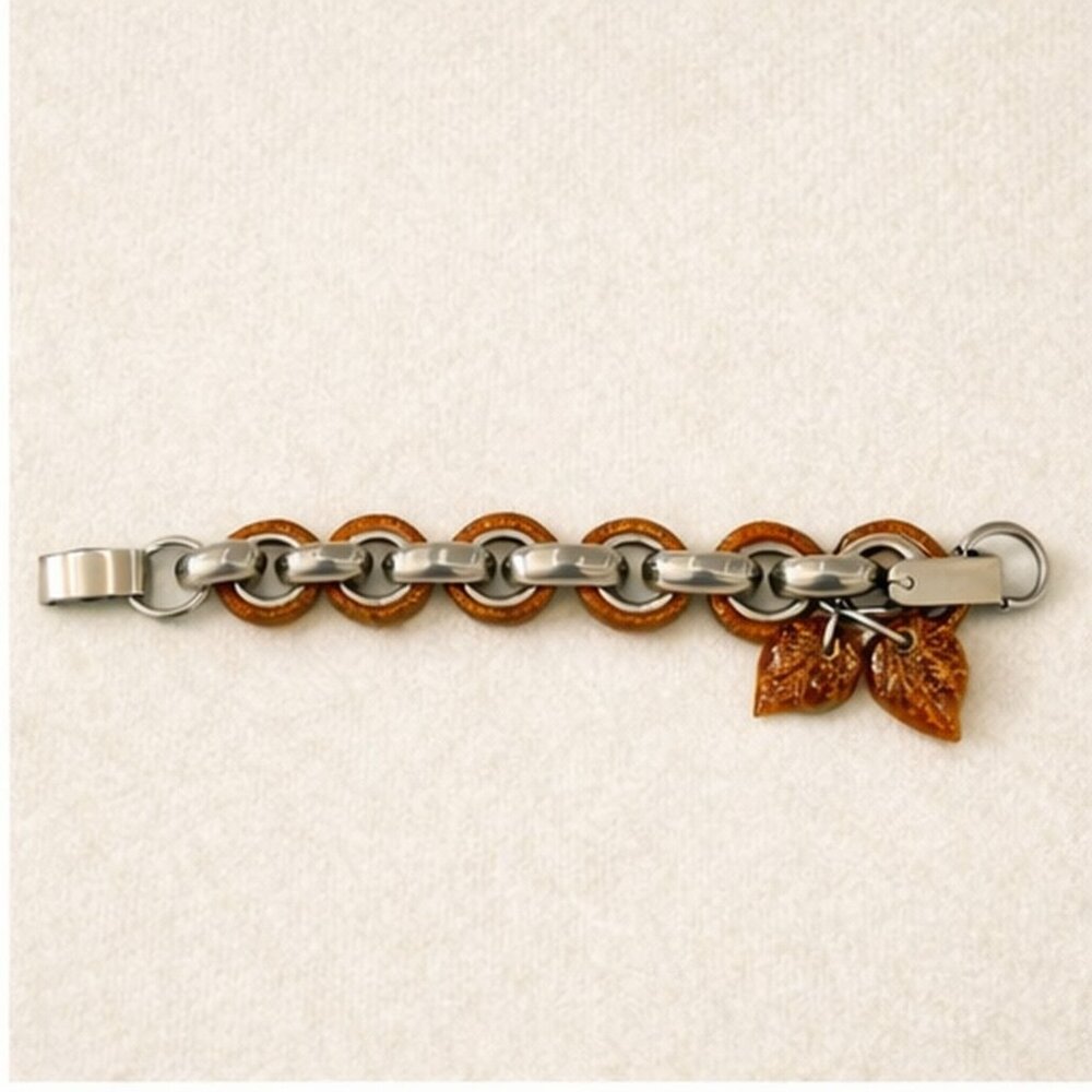 Vintage Lucite Bracelet Amber Glitter Rings Leaf Charms Silver Tone Mid Century - Picture 2 of 4
